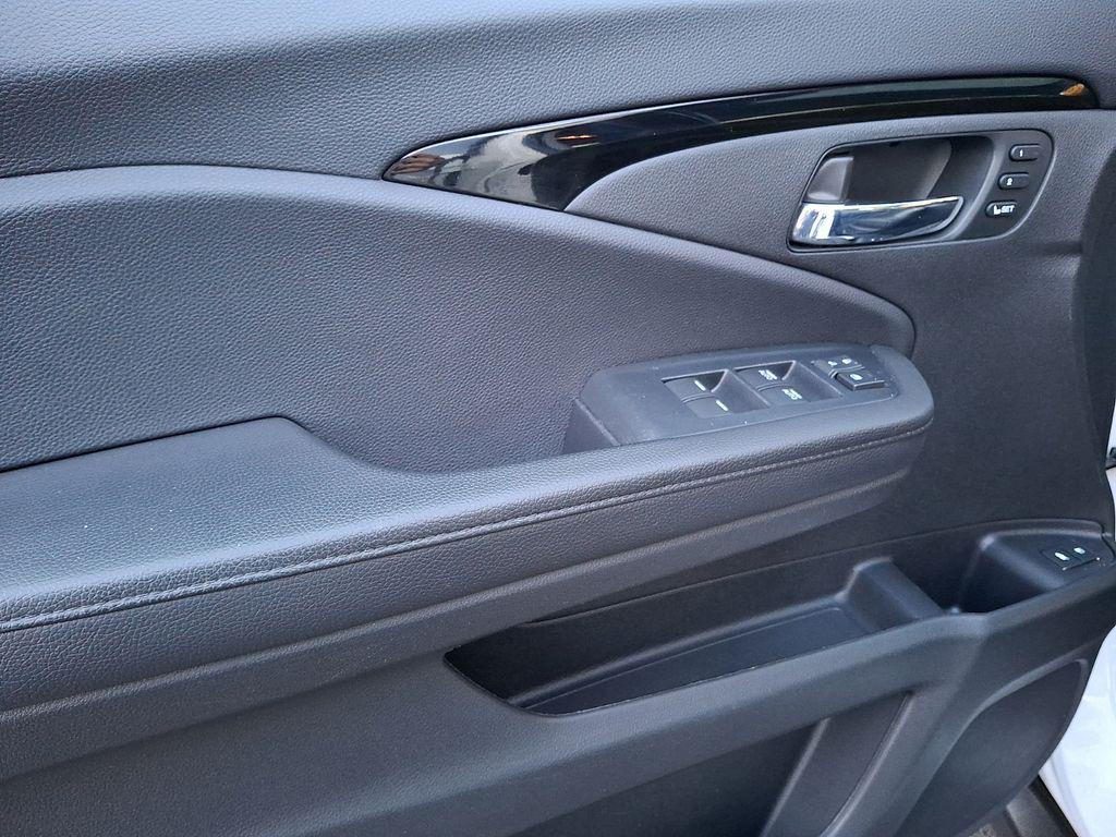 used 2022 Honda Pilot car, priced at $28,599