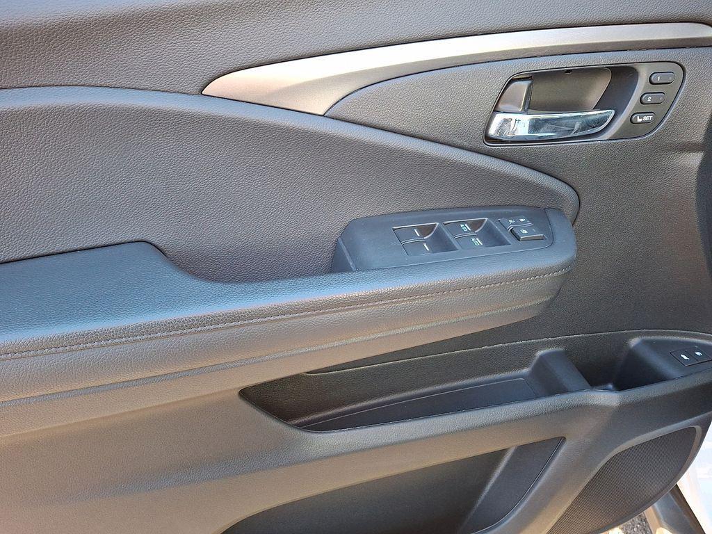 used 2021 Honda Pilot car, priced at $25,598