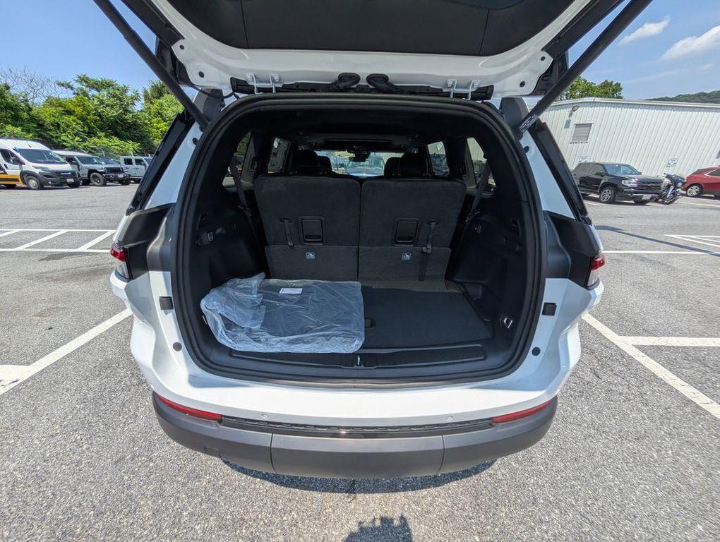 new 2025 Jeep Grand Cherokee L car, priced at $39,487