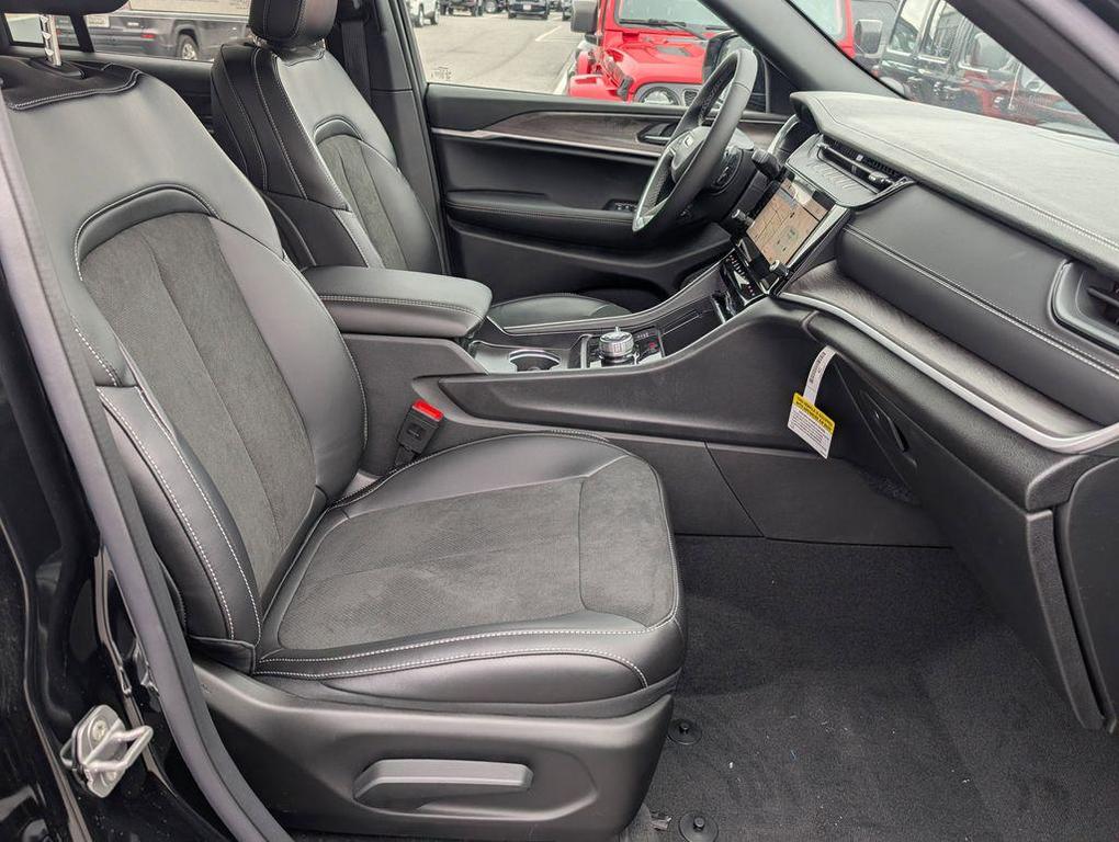 new 2026 Jeep Grand Cherokee car, priced at $45,401