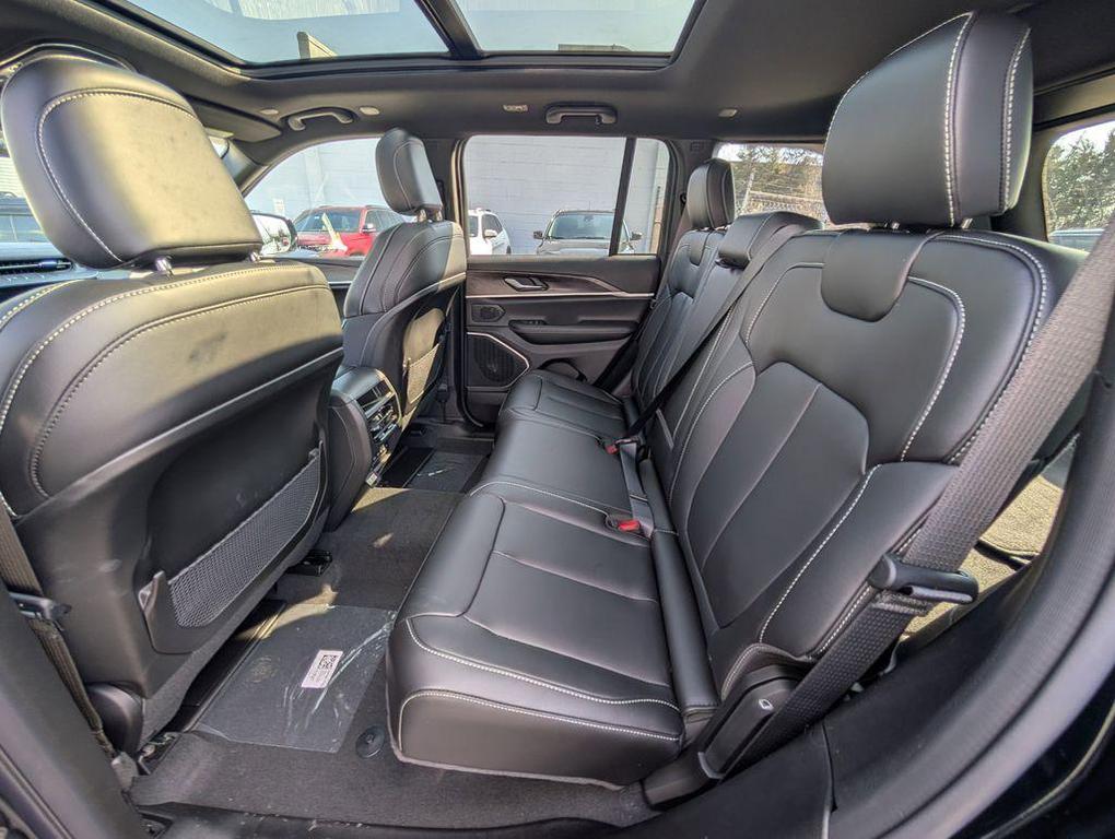 new 2026 Jeep Grand Cherokee car, priced at $47,684