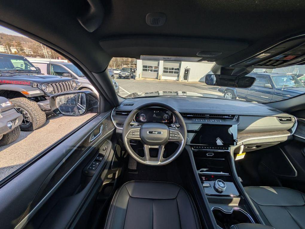 new 2026 Jeep Grand Cherokee car, priced at $47,684