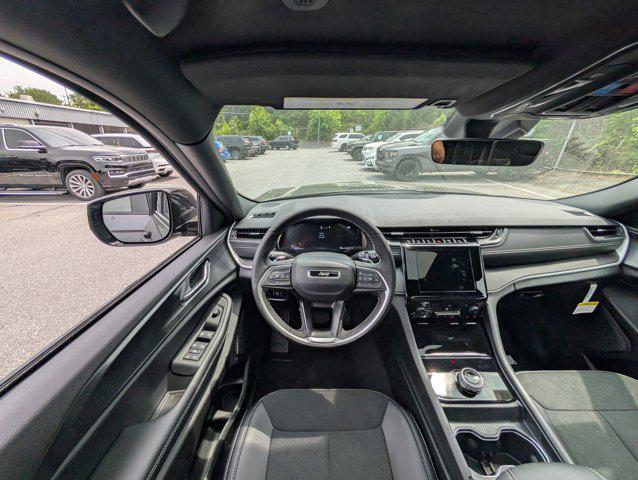 new 2025 Jeep Grand Cherokee L car, priced at $40,043