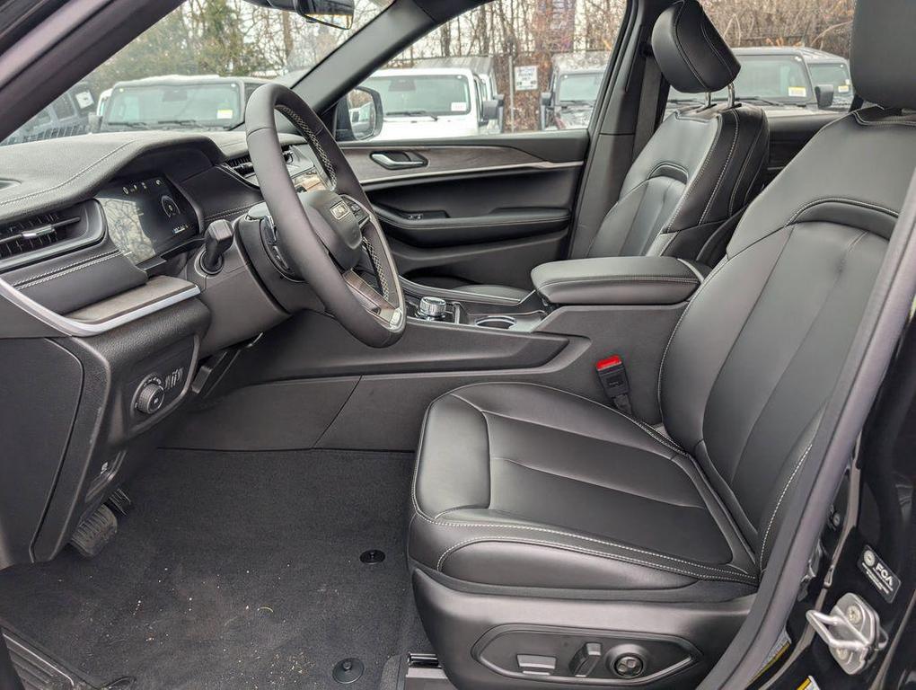 new 2026 Jeep Grand Cherokee car, priced at $46,784