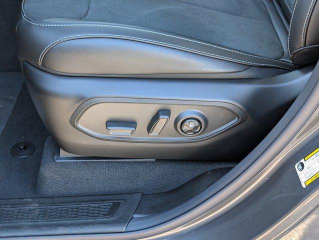 new 2025 Jeep Grand Cherokee car, priced at $40,921