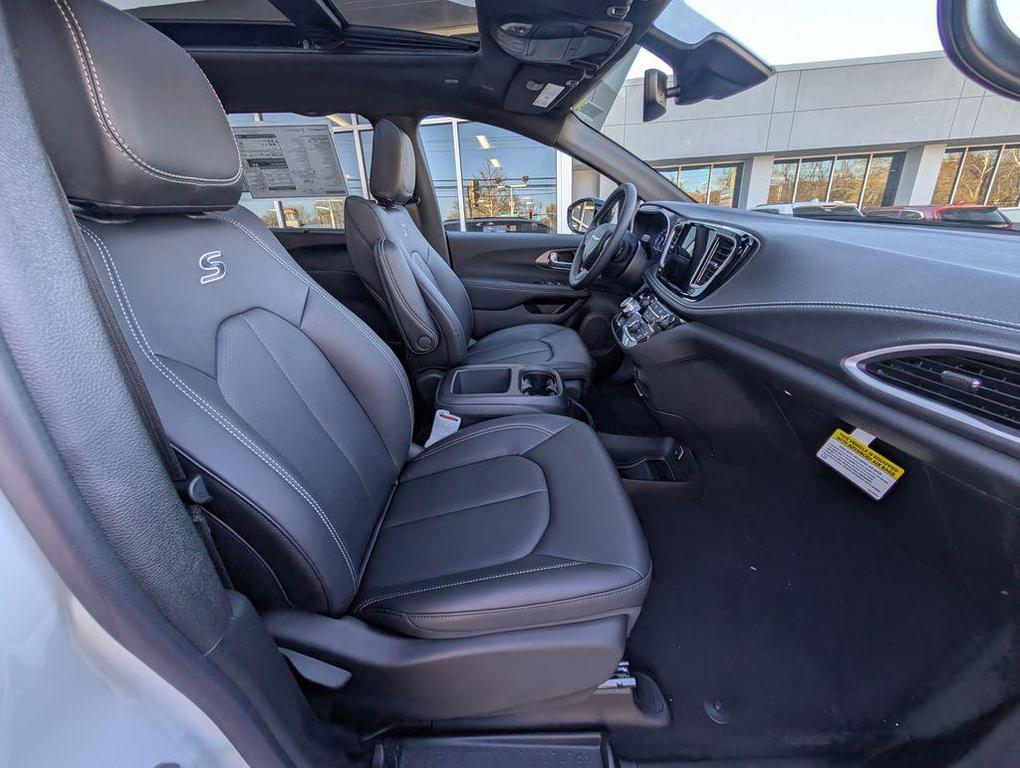 new 2026 Chrysler Pacifica car, priced at $43,117