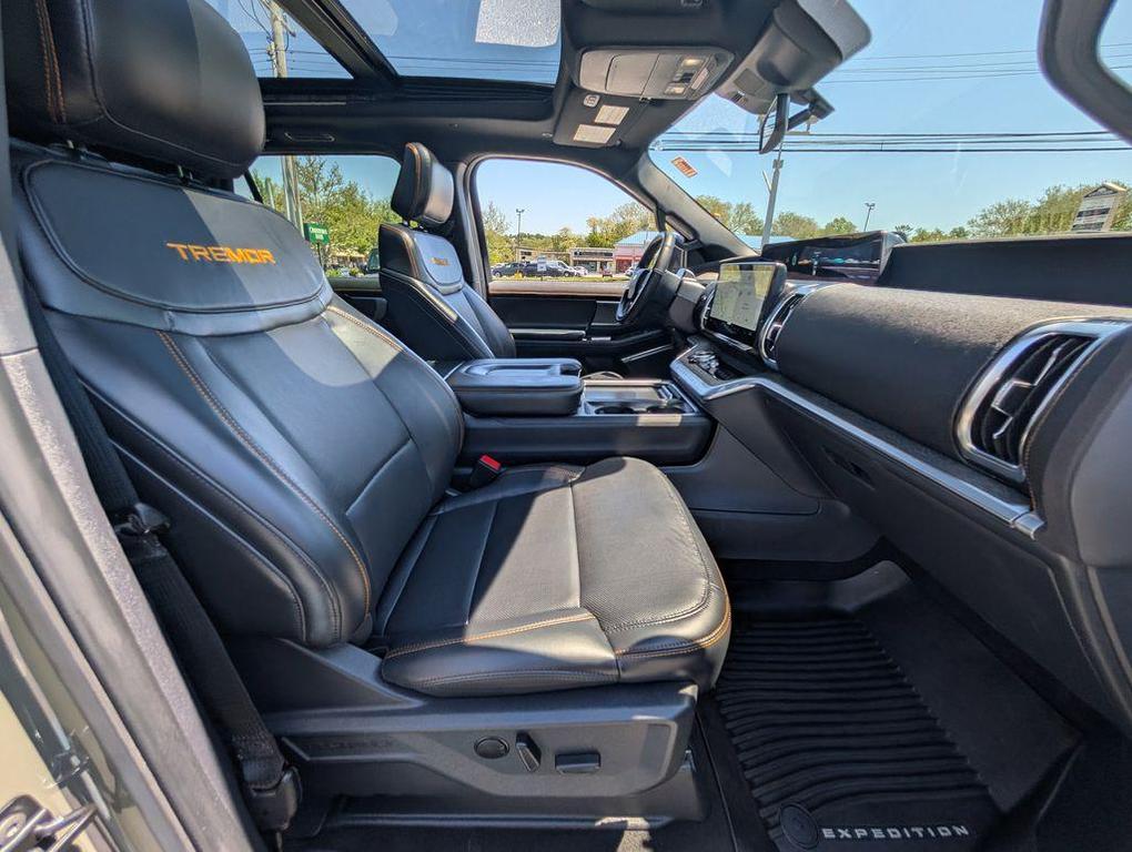 used 2025 Ford Expedition car, priced at $74,499