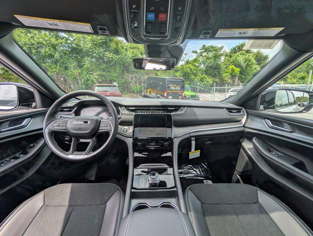new 2025 Jeep Grand Cherokee car, priced at $41,277