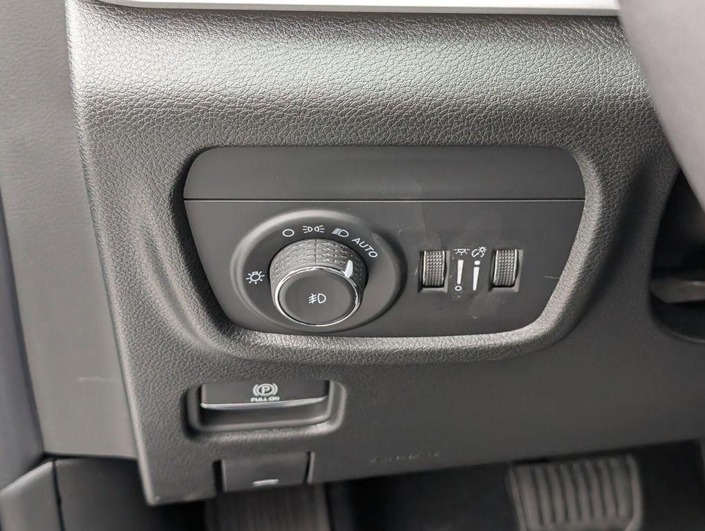 new 2025 Jeep Grand Cherokee car, priced at $40,208