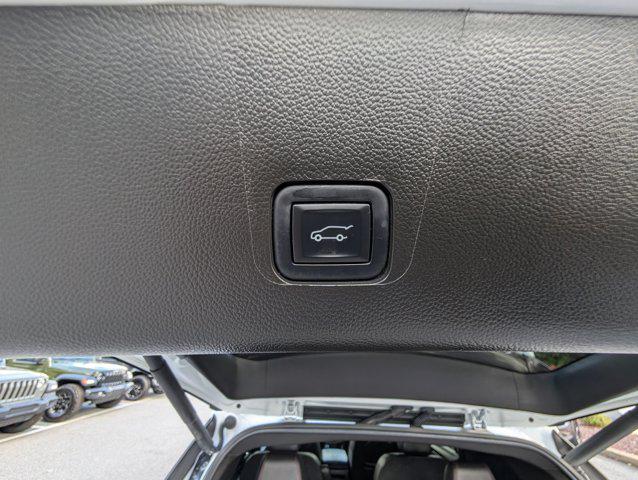 used 2022 Chevrolet Traverse car, priced at $30,949