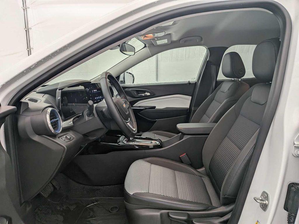 new 2025 Chevrolet Trax car, priced at $23,995