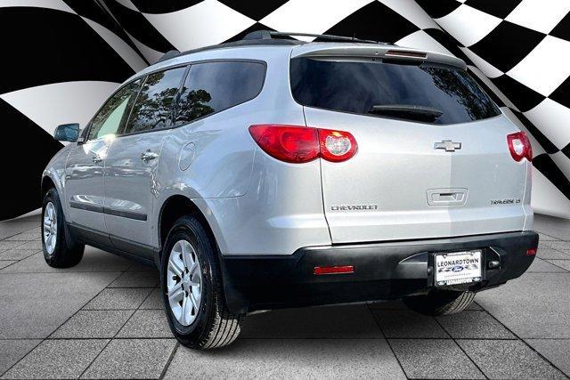 used 2009 Chevrolet Traverse car, priced at $11,995