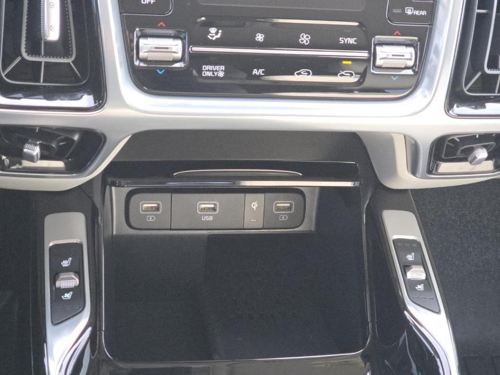 used 2024 Kia Sorento Hybrid car, priced at $31,899