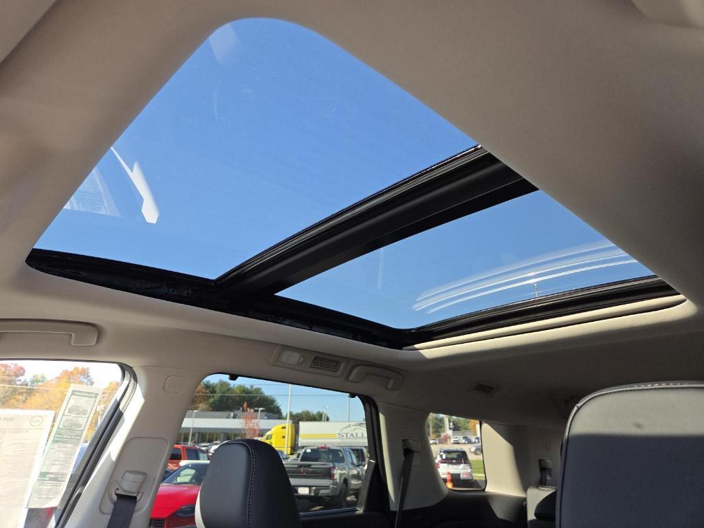 new 2025 Nissan Pathfinder car, priced at $40,864