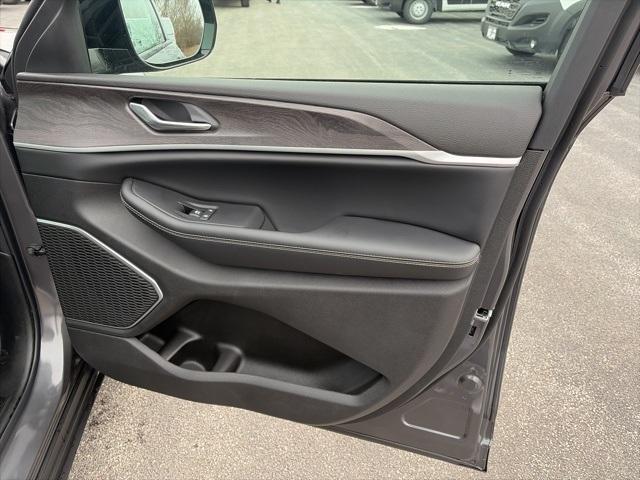 new 2026 Jeep Grand Cherokee car, priced at $48,300