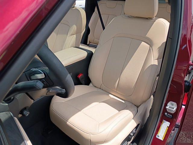 used 2025 Jeep Grand Cherokee car, priced at $38,914