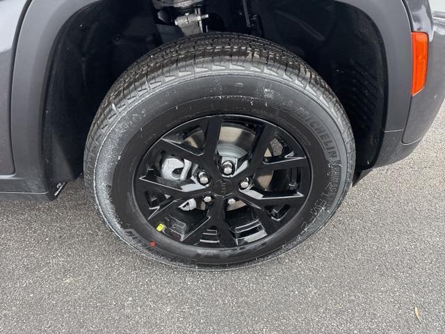 new 2025 Jeep Grand Cherokee car, priced at $43,075