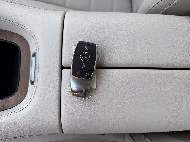 Mercedes-Benz GLE view 29