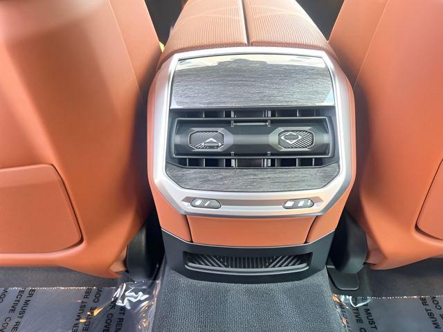 new 2025 BMW 760 car, priced at $129,455