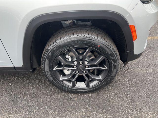 new 2025 Jeep Grand Cherokee car, priced at $46,730