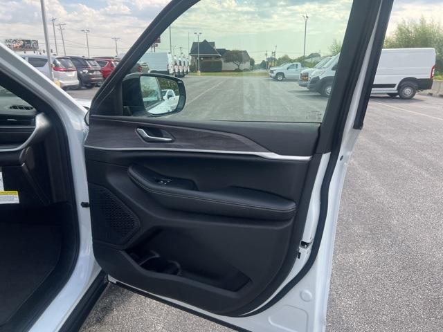 new 2025 Jeep Grand Cherokee L car, priced at $44,620