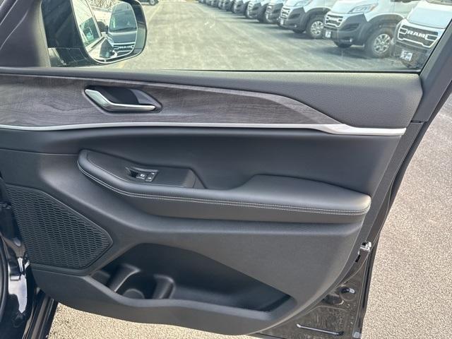 new 2025 Jeep Grand Cherokee car, priced at $47,905