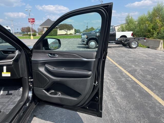 new 2025 Jeep Grand Cherokee L car, priced at $42,640