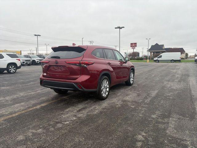 used 2021 Toyota Highlander car, priced at $31,941