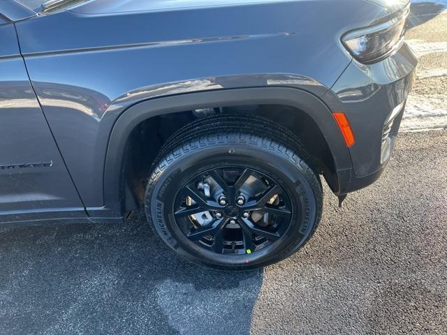 new 2025 Jeep Grand Cherokee car, priced at $42,575