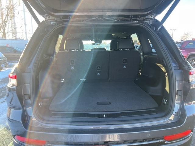 new 2025 Jeep Grand Cherokee car, priced at $42,575