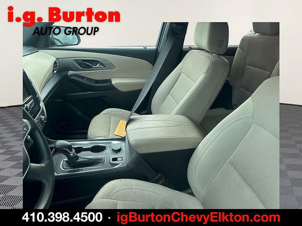 used 2023 Chevrolet Traverse car, priced at $30,698