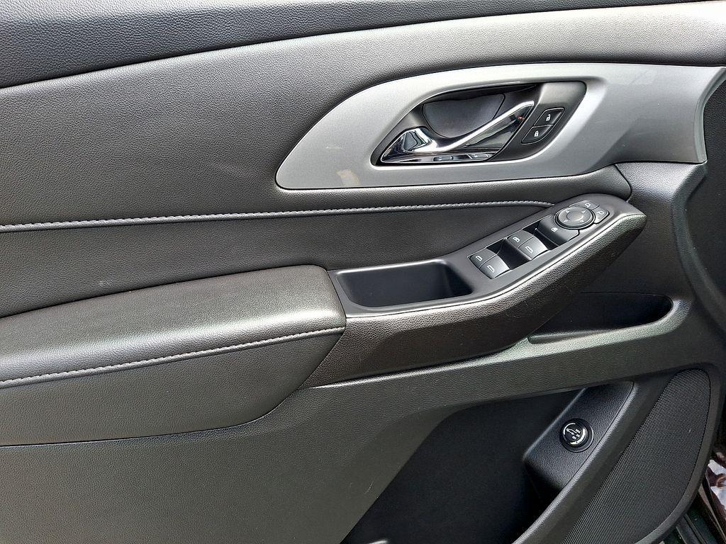 used 2022 Chevrolet Traverse car, priced at $29,161