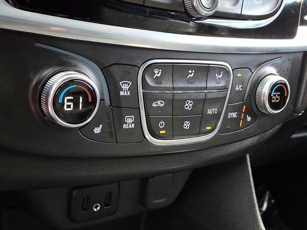 used 2022 Chevrolet Traverse car, priced at $29,161