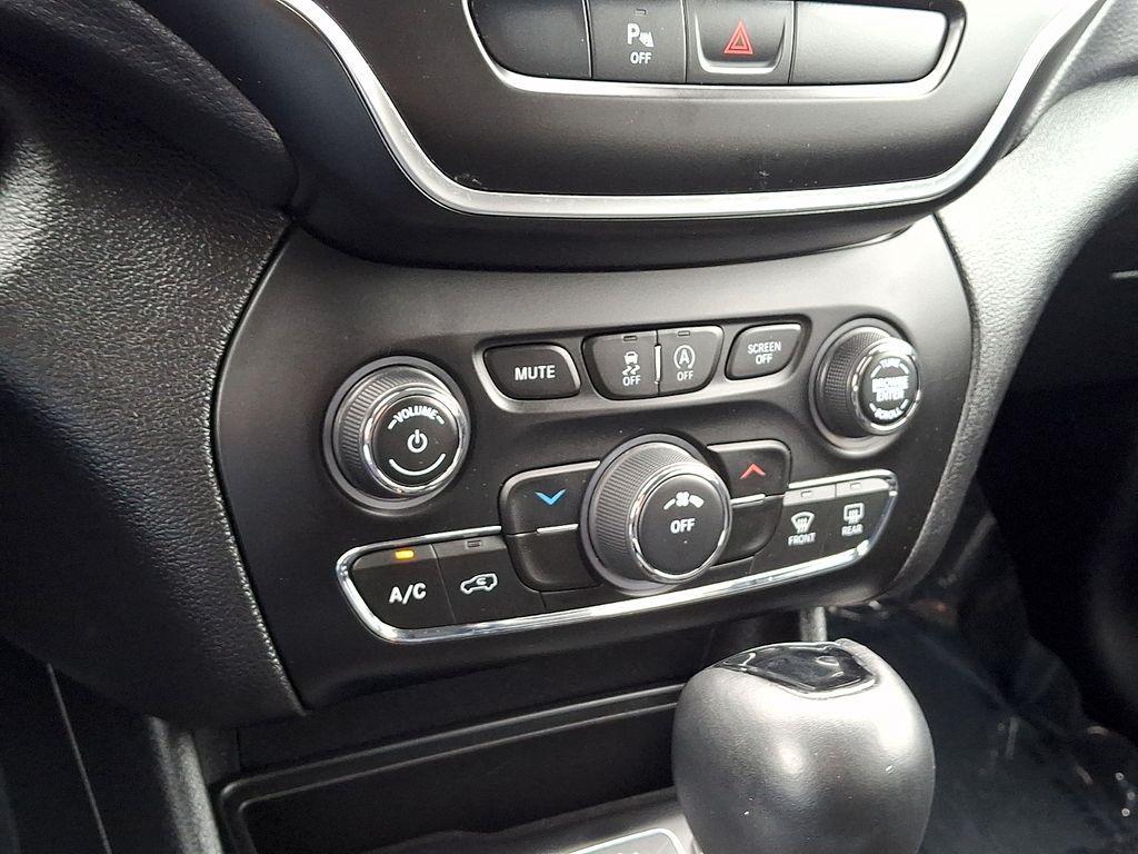used 2020 Jeep Cherokee car, priced at $19,228