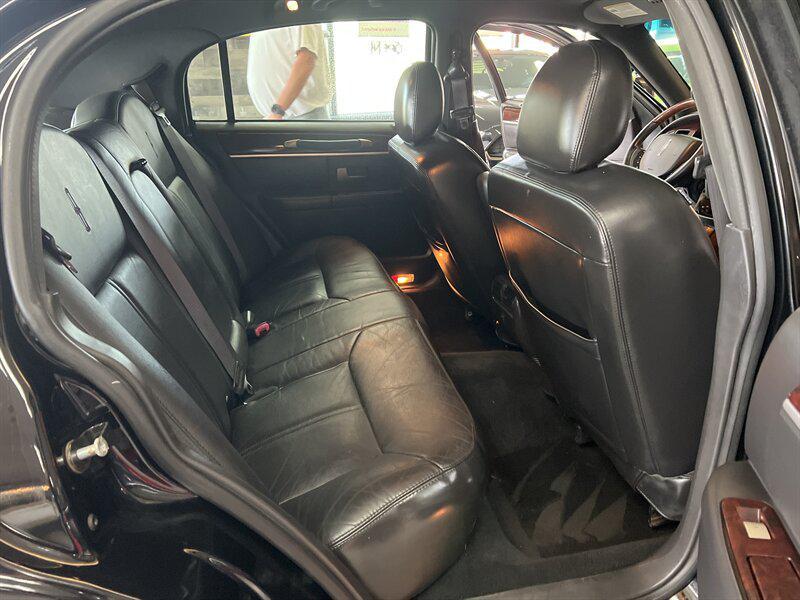 used 2009 Lincoln Town Car car, priced at $8,995