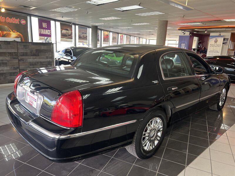 used 2009 Lincoln Town Car car, priced at $8,995