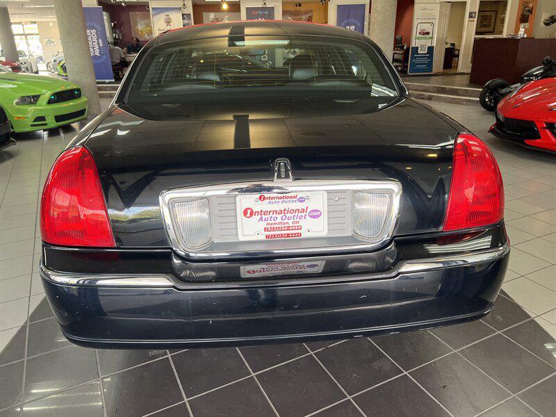used 2009 Lincoln Town Car car, priced at $8,995