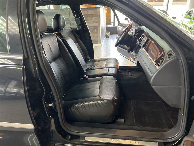 used 2009 Lincoln Town Car car, priced at $8,995