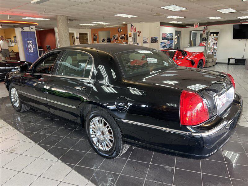 used 2009 Lincoln Town Car car, priced at $8,995