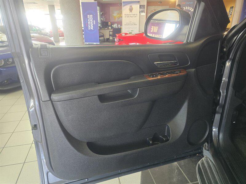 used 2011 Chevrolet Avalanche car, priced at $9,995