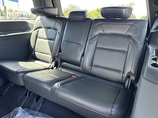 new 2025 Lincoln Navigator car, priced at $106,685