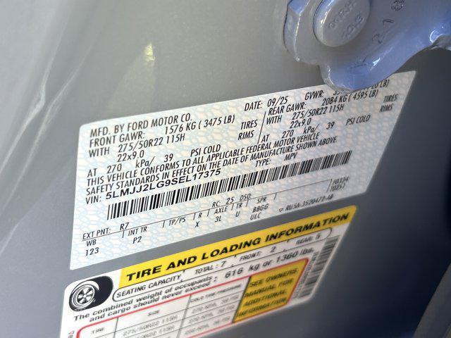 new 2025 Lincoln Navigator car, priced at $106,685