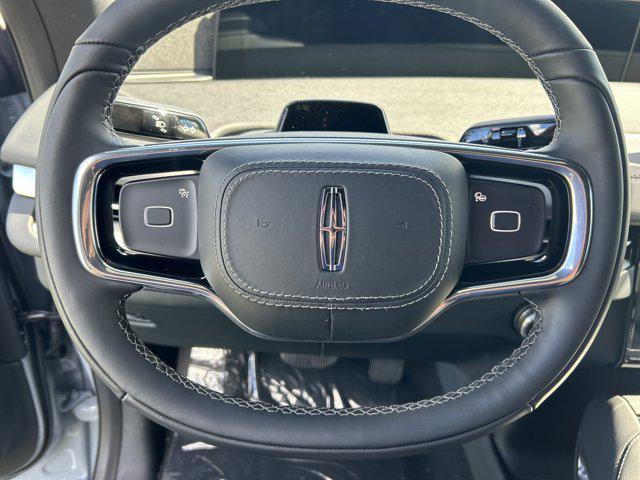 new 2025 Lincoln Navigator car, priced at $106,685