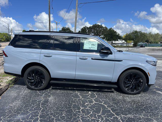 new 2025 Lincoln Navigator car, priced at $106,685