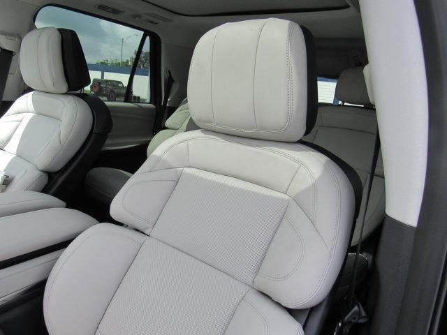 new 2025 Lincoln Navigator car, priced at $108,305