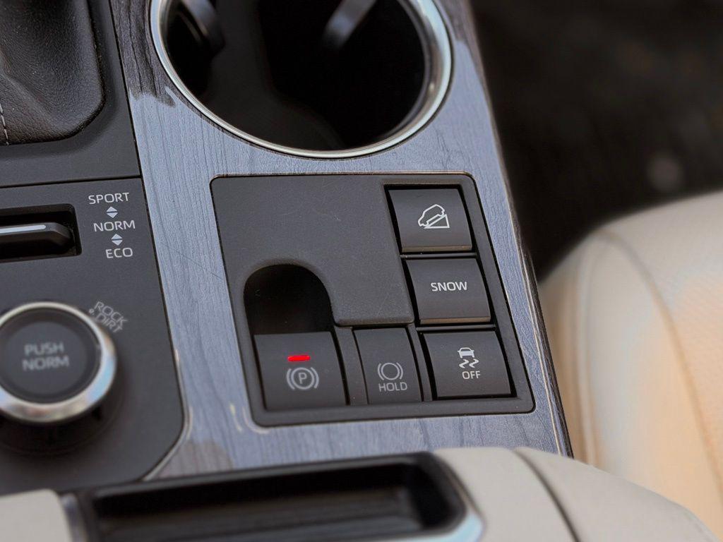 used 2023 Toyota Highlander car, priced at $38,450