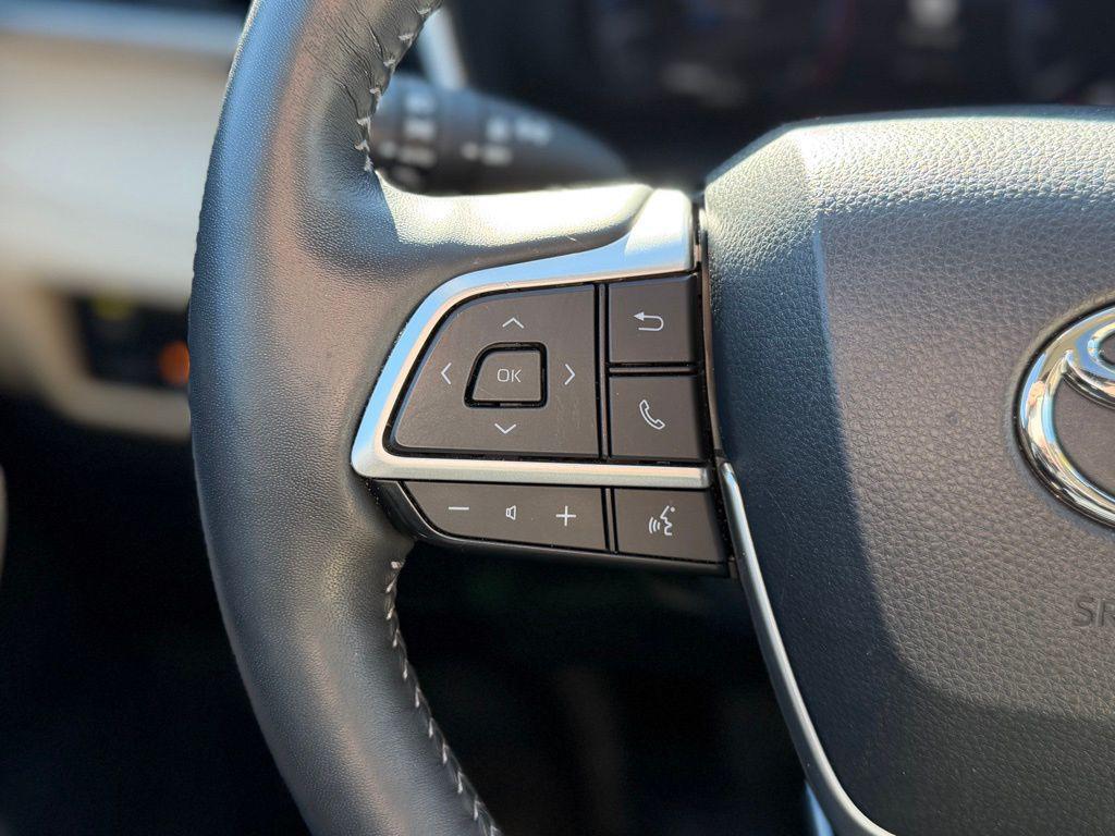 used 2023 Toyota Highlander car, priced at $38,450