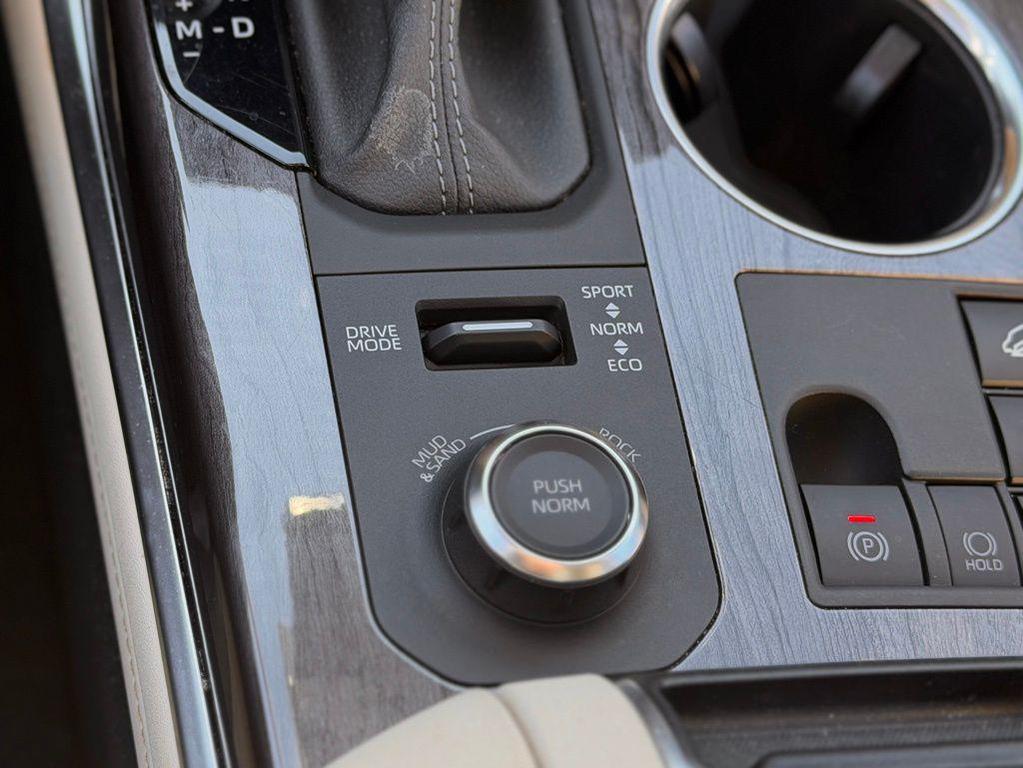 used 2023 Toyota Highlander car, priced at $38,450