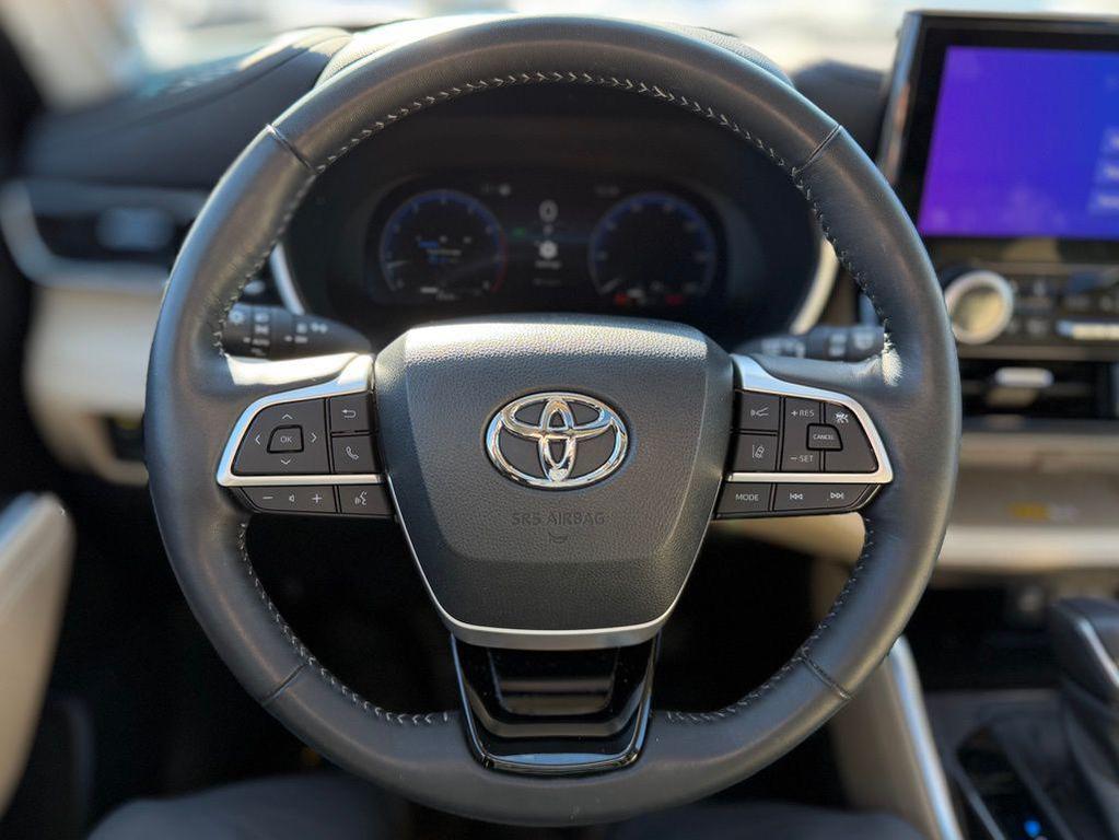 used 2023 Toyota Highlander car, priced at $38,450