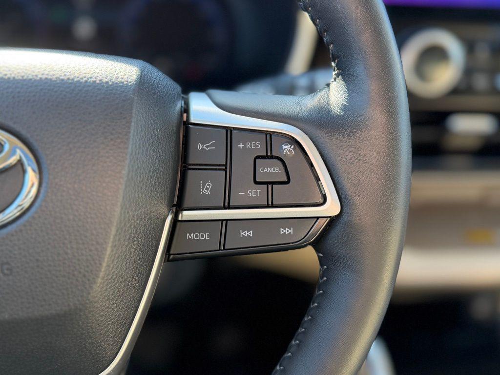 used 2023 Toyota Highlander car, priced at $38,450